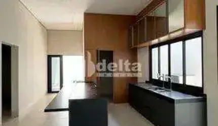 Casa no condomínio Splendido disponível para venda no bairro Laranjeiras em Uberlândia-MG