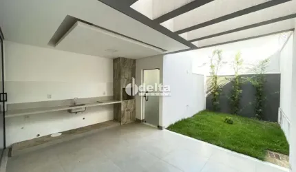 Casa residencial disponível para venda no bairro Santa Rosa em Uberlândia-MG