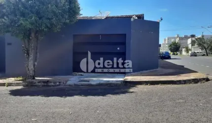 Casa Residencial disponível para venda no bairro Santa Mônica em Uberlândia-MG