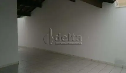 Casa Residencial disponível para venda no bairro Santa Mônica em Uberlândia-MG