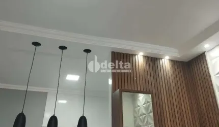 Casa residencial disponível para venda no bairro Jardim Canaã em Uberlândia-MG