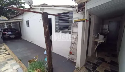 Casa Residencial disponível para venda e locação  no bairro Martins em Uberlândia-MG