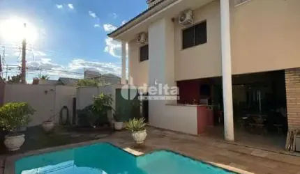Casa residencial disponível para venda no bairro Morada da Colina em Uberlândia-MG.