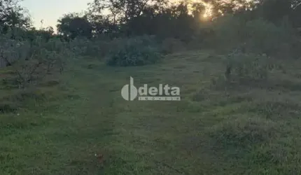 Chácara Residencial disponível para Venda no bairro Chácara Panorama em Uberlândia-MG