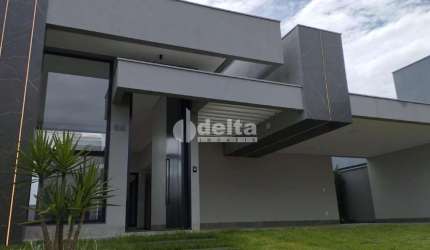 Casa no condomínio Village Paradiso 2 disponível para venda em Uberlândia-MG
