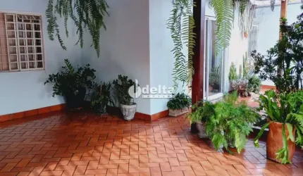 Casa residencial disponível para venda no bairro Cidade Jardim  em Uberlândia-MG