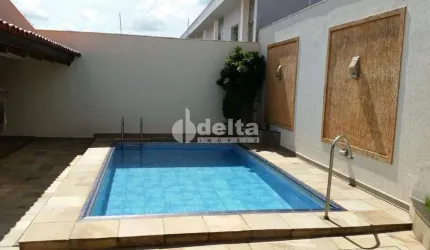 Casa Residencial disponível para venda no bairro Santa Mônica em Uberlândia-MG