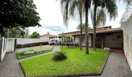 Casa residencial disponível para venda no bairro Cidade Jardim  em Uberlândia-MG