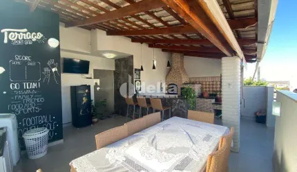 Cobertura  disponível para venda no bairro Santa Mônica em Uberlândia-MG