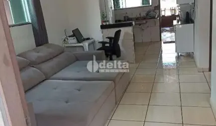 Casa residencial disponível para venda no bairro Residencial Fruta Do Conde em Uberlândia-MG