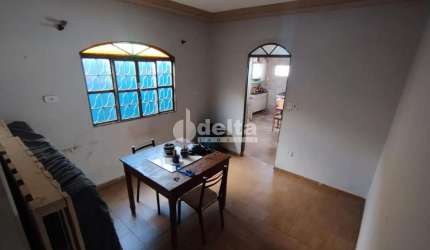 Casa residencial disponível para venda no bairro Marta Helena  em Uberlândia-MG