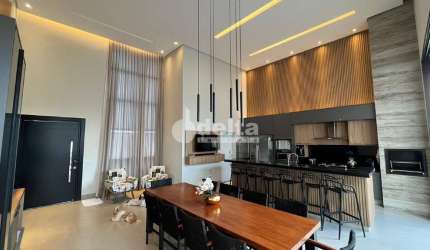 Casa no condomínio Arts disponível para venda em Uberlândia-MG