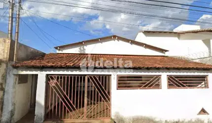 Casa residencial disponível para venda no bairro Brasil em Uberlândia-MG