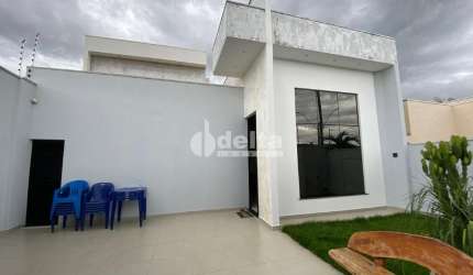 Casa residencial disponível para venda no bairro Bosque dos Buritis em Uberlândia-MG