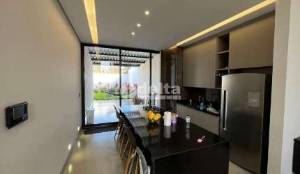 Casa residencial disponível para venda no bairro Maravilha em Uberlândia-MG