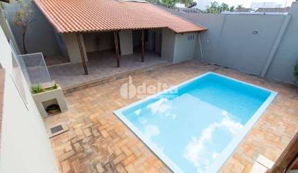 Casa residencial disponível para venda no bairro Morada da Colina em Uberlândia-MG.