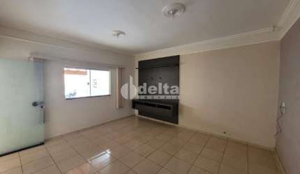 Casa residencial disponível para locação no bairro Minas Gerais em Uberlândia-MG