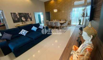 Casa residencial disponível para venda no bairro Bosque dos Buritis em Uberlândia-MG