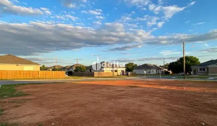Terreno disponível para Venda 360,00 m² no bairro Santa Mônica em Uberlândia-MG