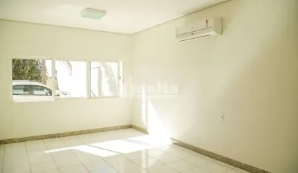 Casa residencial disponível para venda no bairro Cidade Jardim  em Uberlândia-MG