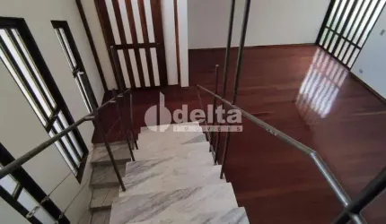 Casa residencial disponível para venda no bairro Fundinho em Uberlândia-MG