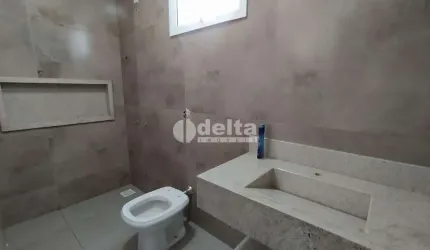 Casa residencial disponível para venda no bairro Jardim Botânico em Uberlândia-MG