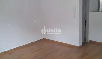 Casa residencial  disponível para venda no bairro Santa Mônica em Uberlândia-MG