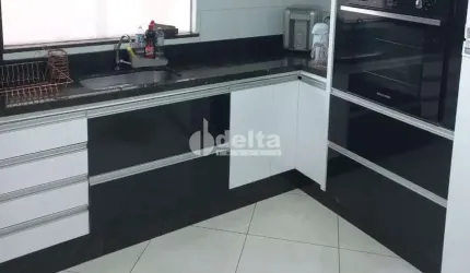 Casa residencial disponível para venda no bairro Luizote de freitas em Uberlândia MG