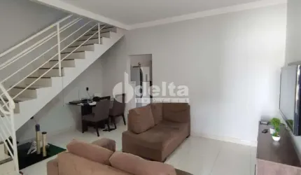Casa residencial disponível para venda no bairro Granada em Uberlândia-MG