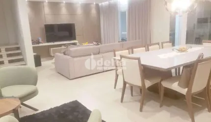 Casa no condomínio Village Paradiso disponível para venda em Uberlândia-MG