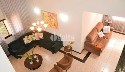 Casa residencial disponível para venda no bairro Gávea em Uberlândia-MG
