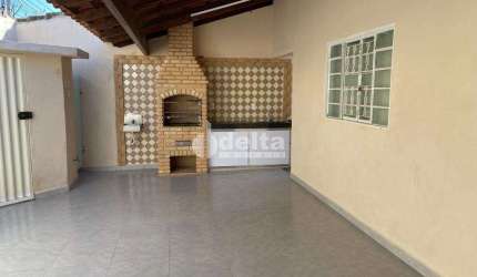 Casa residencial disponível para venda no bairro Alto Umuarama em Uberlândia-MG