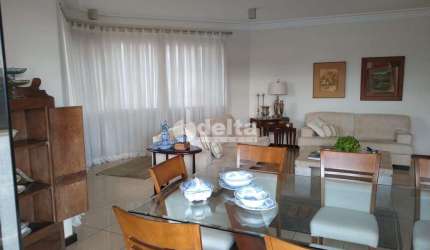 Cobertura disponível para venda no bairro Jardim Colina em Uberlândia-MG
