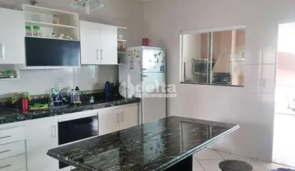 Casa residencial disponível para venda no bairro Cidade Jardim  em Uberlândia-MG