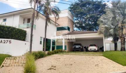 Casa no condomínio Jardins Barcelona disponível para venda em Uberlândia-MG