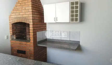 Casa residencial  disponível para locação e venda no bairro Santa Mônica em Uberlândia-MG