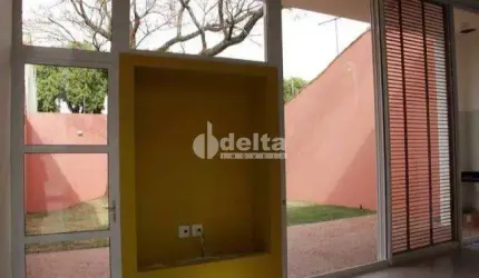 Casa residencial disponível para venda no bairro Itapema Sul em Uberlândia-MG