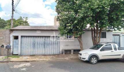 Casa residencial disponível para venda no bairro Marta Helena  em Uberlândia-MG