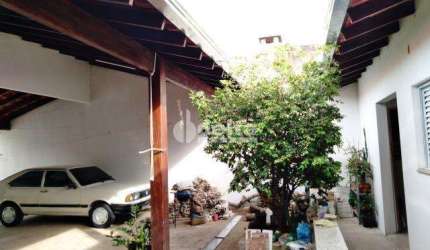 Casa residencial disponível para venda no bairro Pacaembu em Uberlândia-MG