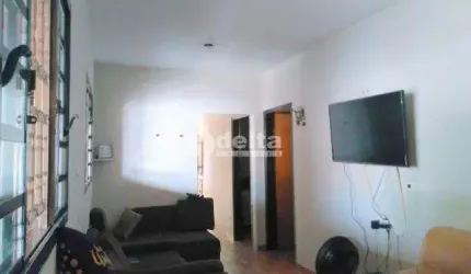 Casa residencial disponível para venda no bairro Nossa Senhora Aparecida em Uberlândia-MG