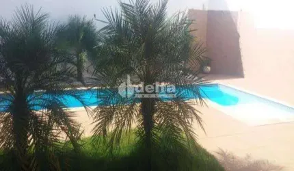 Casa residencial disponível para venda no bairro Jardim Colina em Uberlândia-MG