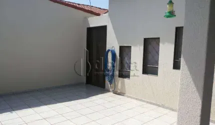 Casa residencial disponível para venda no Bairro Jardim Patrícia em Uberlândia-MG