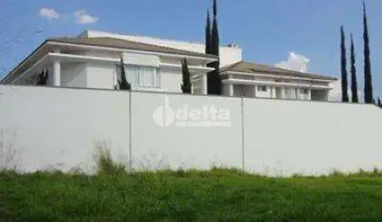 Casa residencial disponível para locação e venda no bairro Gávea em Uberlândia-MG