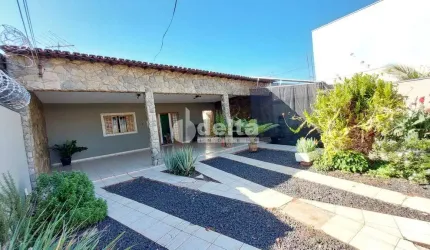 Casa residencial disponível para locação e venda no bairro Marta Helena em Uberlândia-MG