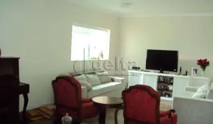 Casa residencial disponível para venda no bairro Lídice em Uberlândia-MG