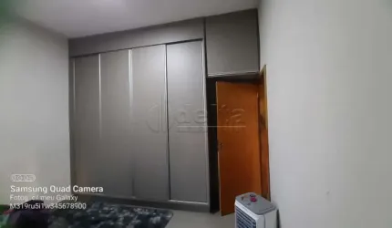 Casa residencial disponível para venda no bairro Jardim Canaã em Uberlândia-MG