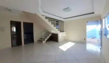 Casa estilo sobrado residencial disponível para locação e venda no bairro Alto Umuarama em Uberlândia-MG