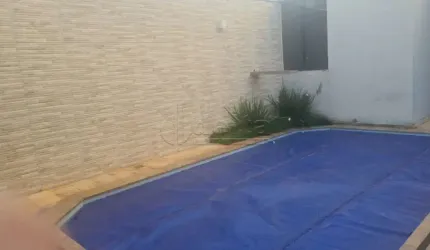 Casa residencial disponível para venda no bairro Santa Mônica em Uberlândia-MG