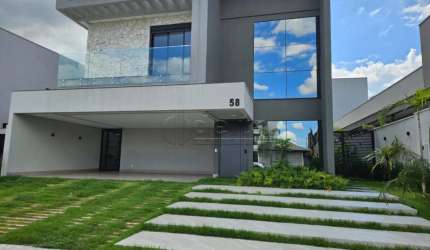 Casa no condomínio Jardim Versailles disponível para venda em Uberlândia-MG