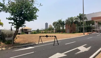Terreno no Condomínio disponível para venda no bairro Shopping Park em Uberlândia-MG